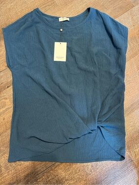 Women’s No Sleeve Navy Petite Assembly Lightweight Top w/ Side Twist Knot Sz Sm